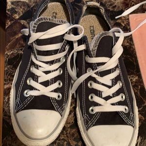 Low Top Converse women’s 8 US